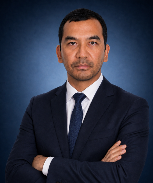 Pau Sim Thang, Client Executive at Emigrate Lawyers, in a professional navy suit.